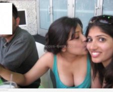 Desi Girls Cleavage