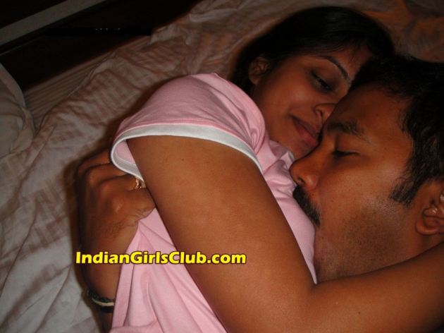 Desi Girls Hot Nude Kissing