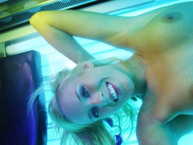Nude blonde girls in the tanning bed