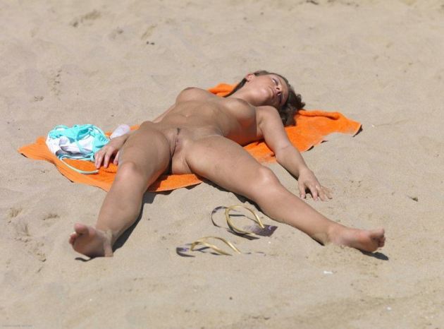 Nude Woman Sunbathing On Beach - Xxx Pics